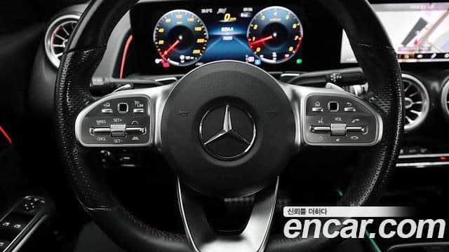 Mercedes-Benz GLB-Class 2021 — Şəkil 17/20
