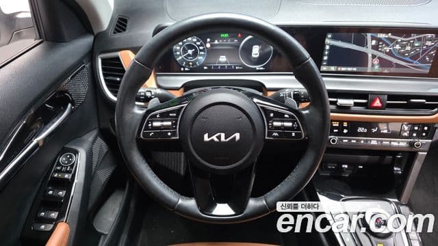 Kia Seltos 2023 — Şəkil 14/20