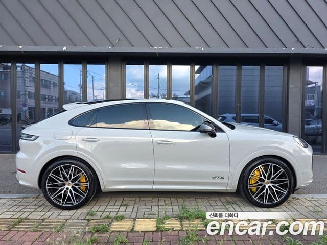 Porsche Cayenne 2025 — ფოტო 2/20