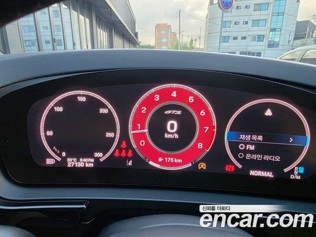 Porsche Cayenne 2025 — ფოტო 8/20