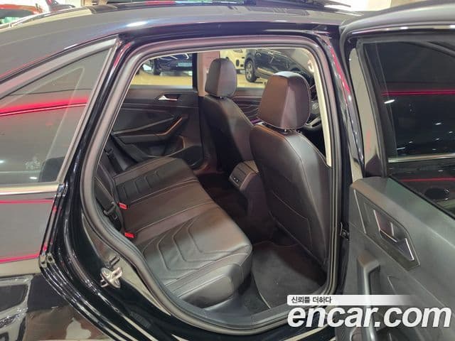 Volkswagen Jetta 2022 — Şəkil 12/19