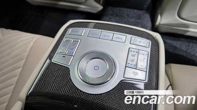 Genesis Electrified G80 2022 — ფოტო 19/20