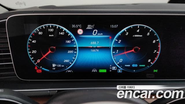 Mercedes-Benz GLE-Class 2021 — Şəkil 8/20
