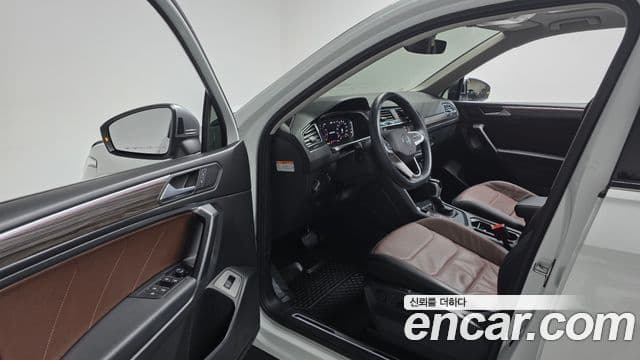 Volkswagen Tiguan Allspace 2023 — фото 10 из 20