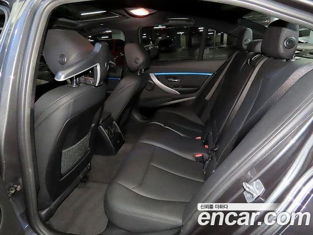 BMW 3 Series 2018 — ფოტო 9/20