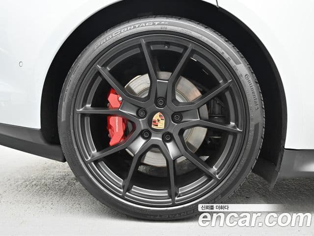Porsche Taycan 2025 — Photo 12/20