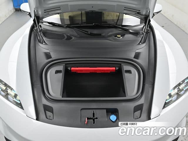 Porsche Taycan 2025 — Photo 13/20