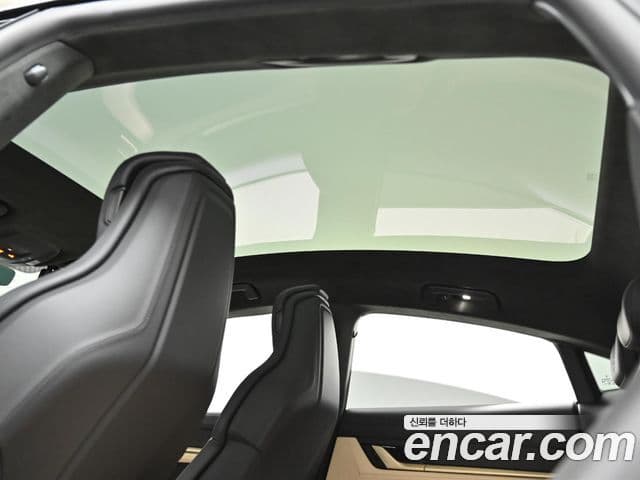 Porsche Taycan 2025 — Photo 14/20