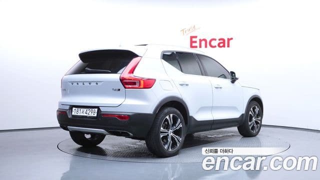 Volvo XC40 2019 — ფოტო 2/20
