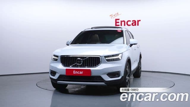 Volvo XC40 2019 — ფოტო 3/20