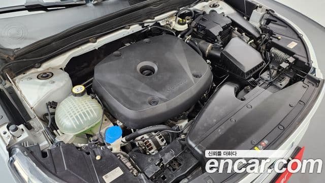 Volvo XC40 2019 — ფოტო 6/20