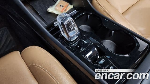 Volvo XC40 2019 — ფოტო 9/20