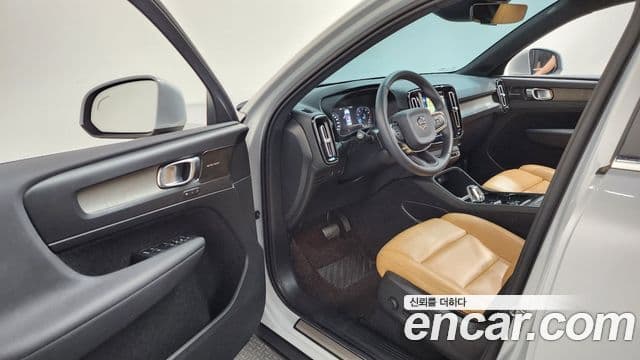 Volvo XC40 2019 — ფოტო 10/20