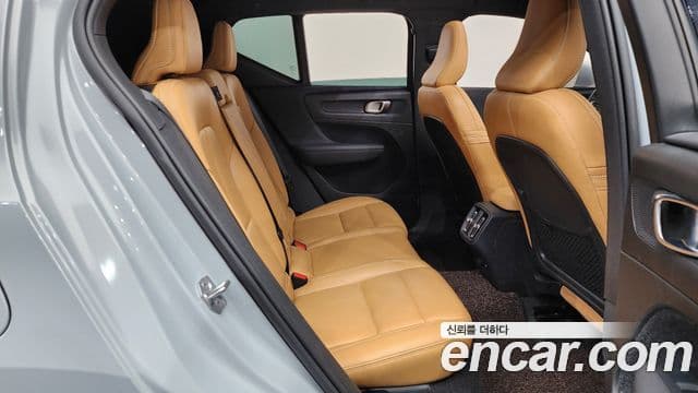 Volvo XC40 2019 — ფოტო 11/20