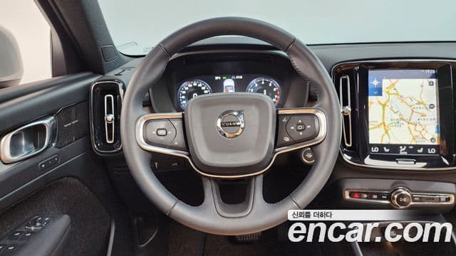 Volvo XC40 2019 — ფოტო 12/20