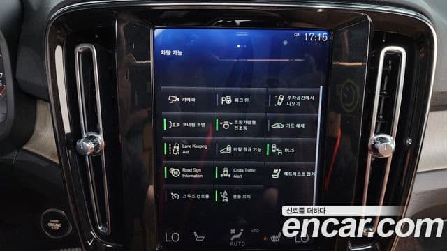 Volvo XC40 2019 — ფოტო 15/20
