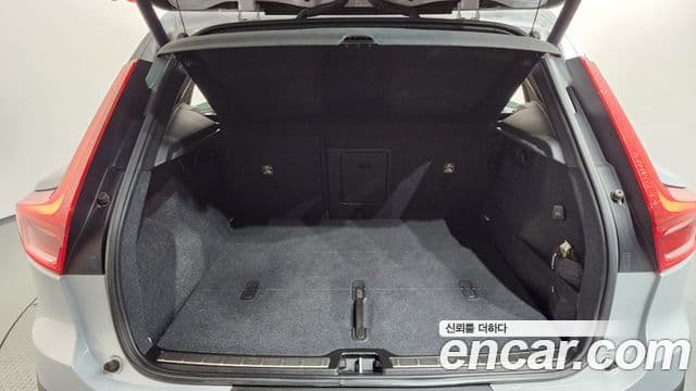Volvo XC40 2019 — ფოტო 20/20