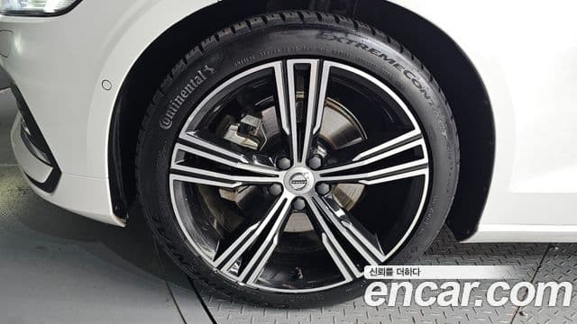 Volvo S60 2021 — Şəkil 5/20