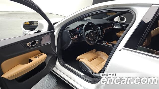 Volvo S60 2021 — Şəkil 10/20