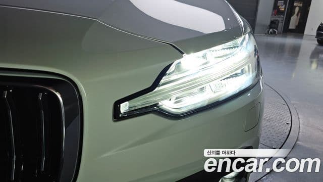 Volvo S60 2021 — ფოტო 13/30