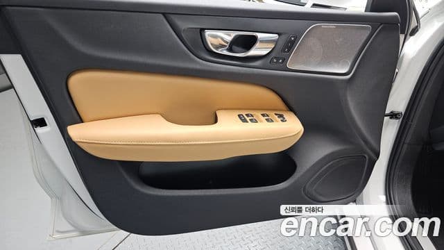 Volvo S60 2021 — ფოტო 16/30
