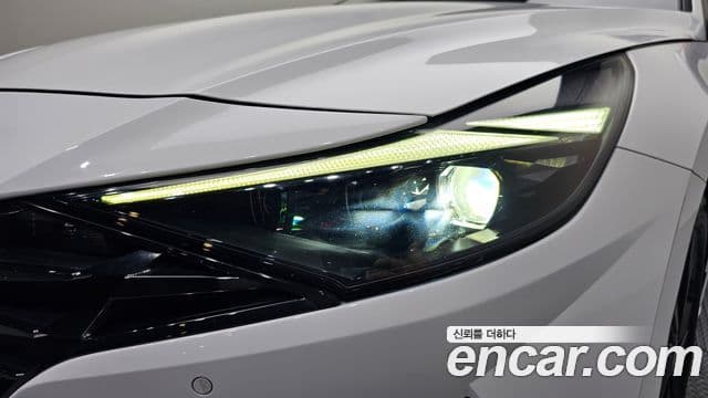 Hyundai The New Avante Hybrid 2020 — Photo 5/35