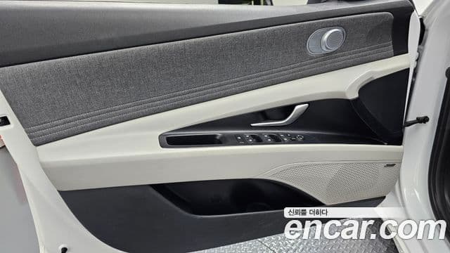 Hyundai The New Avante Hybrid 2020 — Photo 9/35