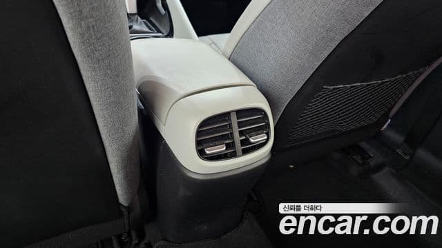 Hyundai The New Avante Hybrid 2020 — Photo 21/35