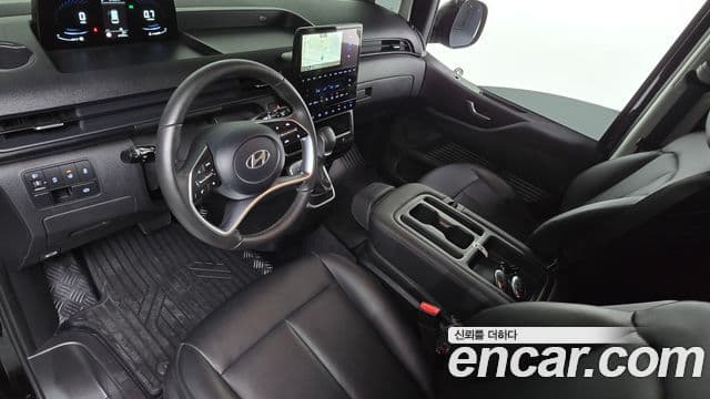 Hyundai Staria 2025 — Фото 9/20