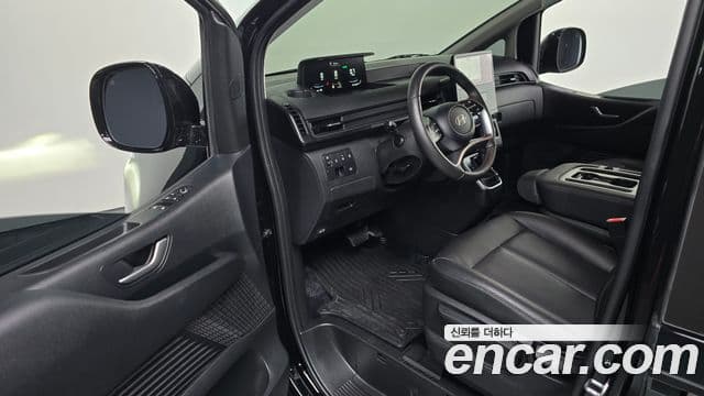 Hyundai Staria 2025 — Фото 8/20