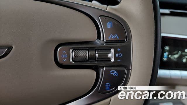 Genesis GV70 2022 — ფოტო 15/20