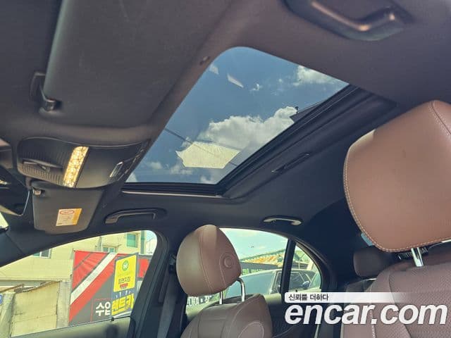 Mercedes-Benz E-Class 2023 — Şəkil 13/20