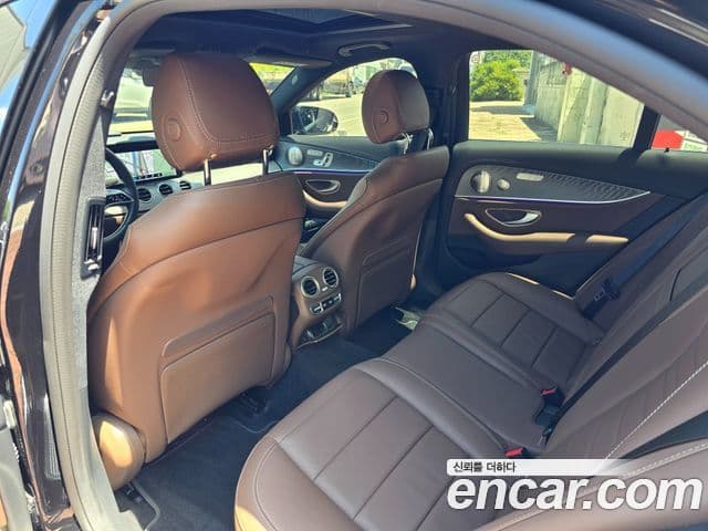 Mercedes-Benz E-Class 2023 — Şəkil 14/20