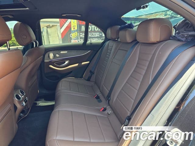 Mercedes-Benz E-Class 2023 — Şəkil 15/20