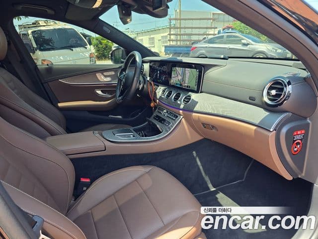 Mercedes-Benz E-Class 2023 — Şəkil 18/20