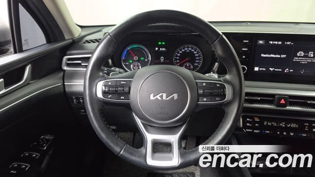 Kia K5 2023 — Şəkil 13/20