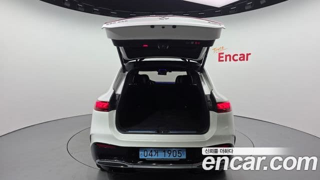 Mercedes-Benz EQS SUV 2023 — ფოტო 17/31