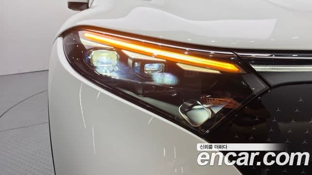 Mercedes-Benz EQS SUV 2023 — ფოტო 4/31