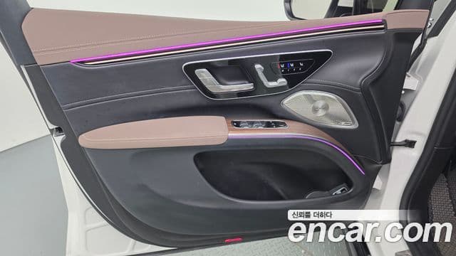 Mercedes-Benz EQS SUV 2023 — ფოტო 18/31