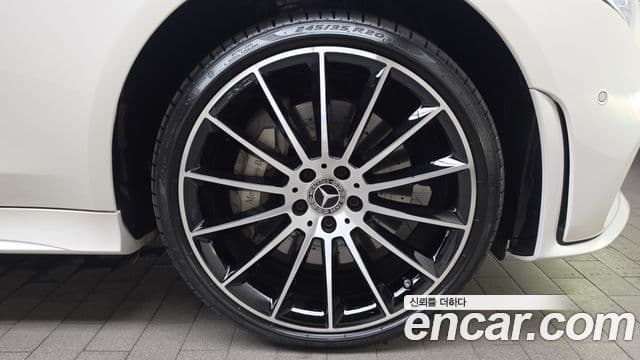 Mercedes-Benz CLS-Class 2021 — Photo 28/31