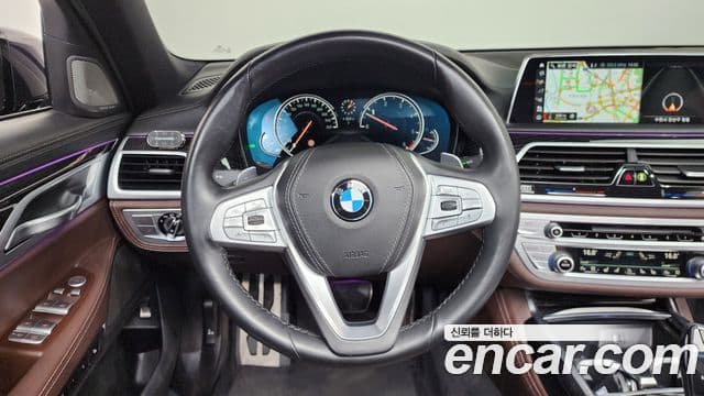 BMW 7 Series 2018 — фото 13 из 20