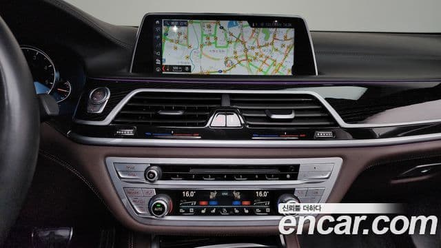 BMW 7 Series 2018 — фото 14 из 20