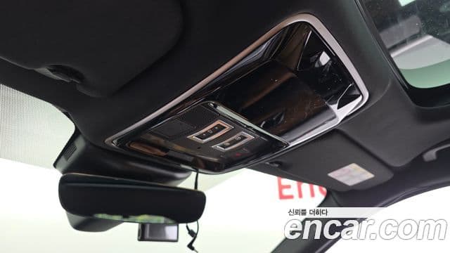 Land Rover Range Rover Velar 2019 — Şəkil 33/35