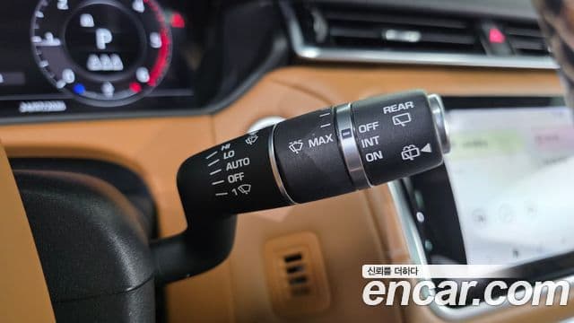 Land Rover Range Rover Velar 2019 — Şəkil 27/35