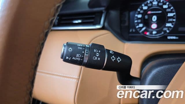 Land Rover Range Rover Velar 2019 — Şəkil 34/35