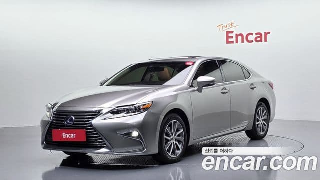 Lexus ES300h 2018 — ფოტო 1/20