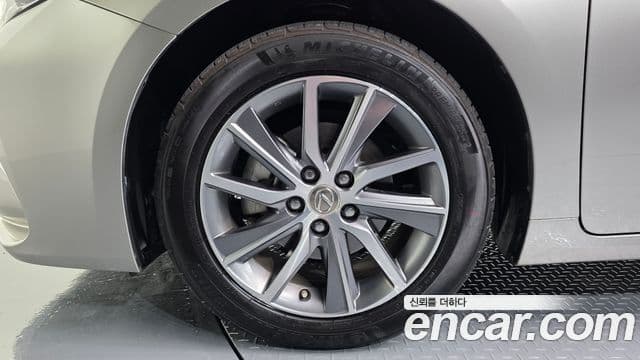 Lexus ES300h 2018 — ფოტო 5/20