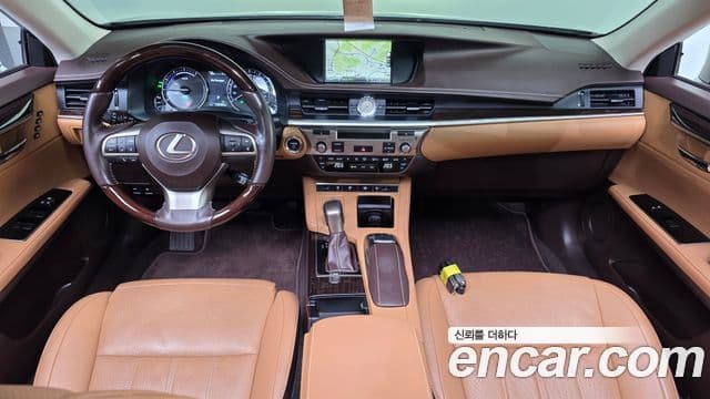 Lexus ES300h 2018 — ფოტო 7/20