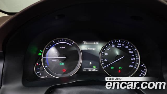 Lexus ES300h 2018 — ფოტო 8/20