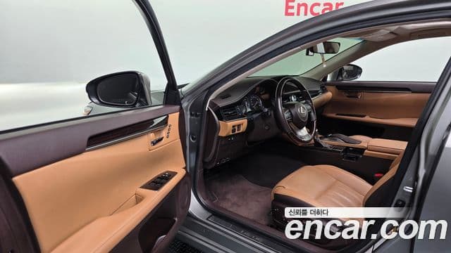 Lexus ES300h 2018 — ფოტო 10/20